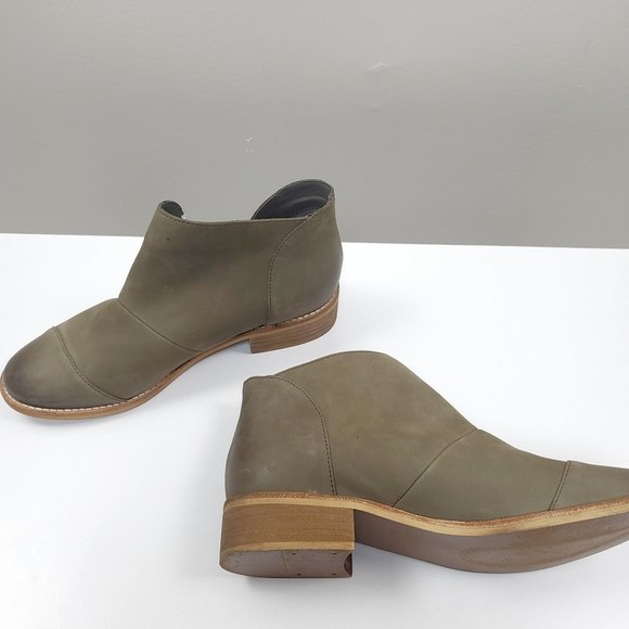 Crevo Women's Distressed Sage Green Leather Coralie Chelsea Booties Size 8 - Picture 4 of 7